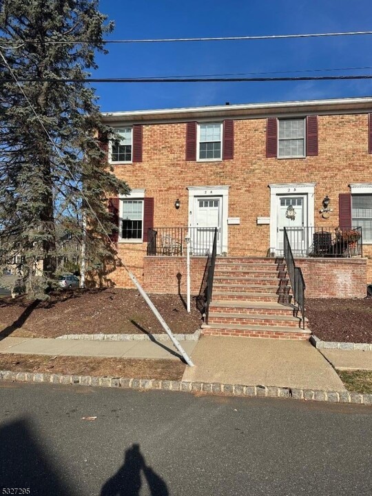 2 Cottage Pl in Madison, NJ - Building Photo