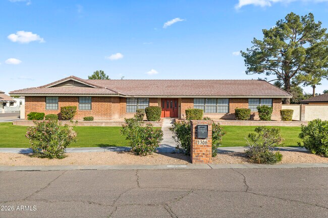 1306 E La Vieve Ln in Tempe, AZ - Building Photo - Building Photo