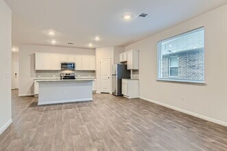 709 Iron Brg Rd in Georgetown, TX - Foto de edificio - Building Photo