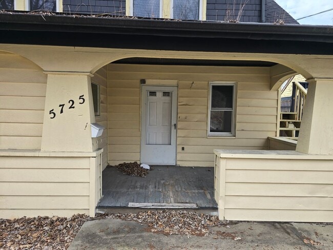 5725 Verona Rd in Verona, PA - Foto de edificio - Building Photo