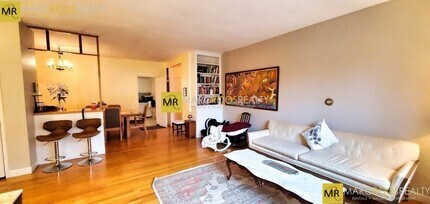 573 Washington St, Unit 19 in Brookline, MA - Building Photo - Building Photo