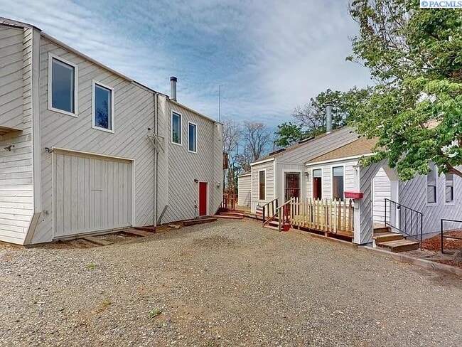 property at 1107 N Arthur St