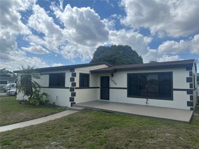16900 NW 36th Ave in Miami Gardens, FL - Building Photo - Building Photo