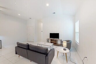 702 5th St in Corpus Christi, TX - Foto de edificio - Building Photo