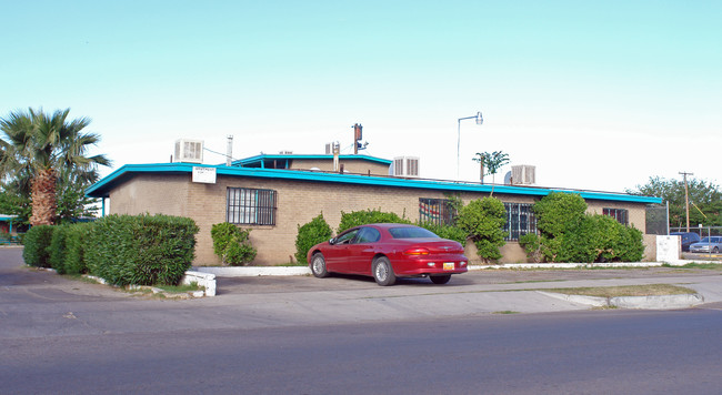 El Pueblo Apartments