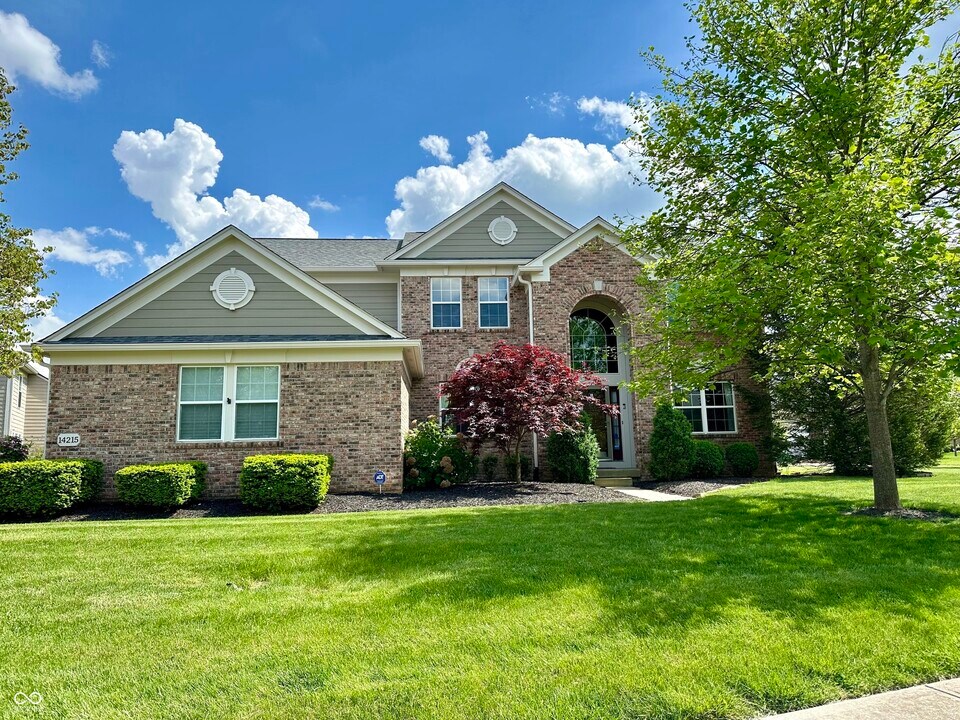 14215 Charity Chase Cir in Westfield, IN - Building Photo