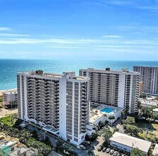 525 N Ocean Blvd in Pompano Beach, FL - Foto de edificio - Building Photo