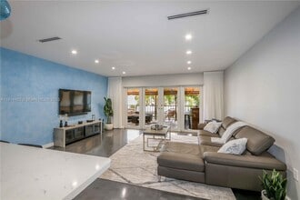 16424 Briar Patch Pl in Miami Lakes, FL - Building Photo - Building Photo