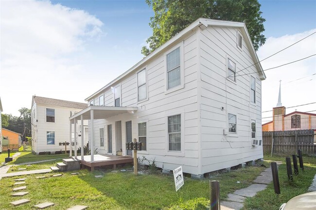 1913 Benson St-Unit -2 in Houston, TX - Building Photo - Building Photo