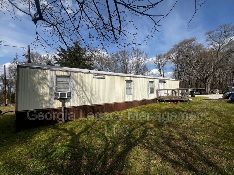 581 Ila Rd in Commerce, GA - Foto de edificio