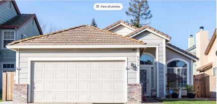 9316 Caulfield Dr in Elk Grove, CA - Foto de edificio - Building Photo