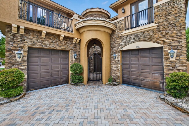 3501 Collonade Dr in Wellington, FL - Building Photo - Building Photo
