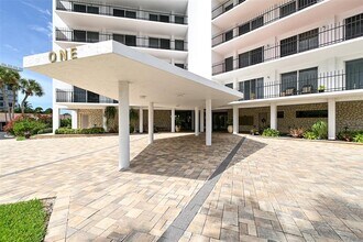 1 Benjamin Franklin Dr in Sarasota, FL - Building Photo - Building Photo