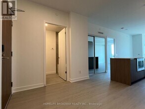 8188 Yonge St in Vaughan, ON - Building Photo - Building Photo