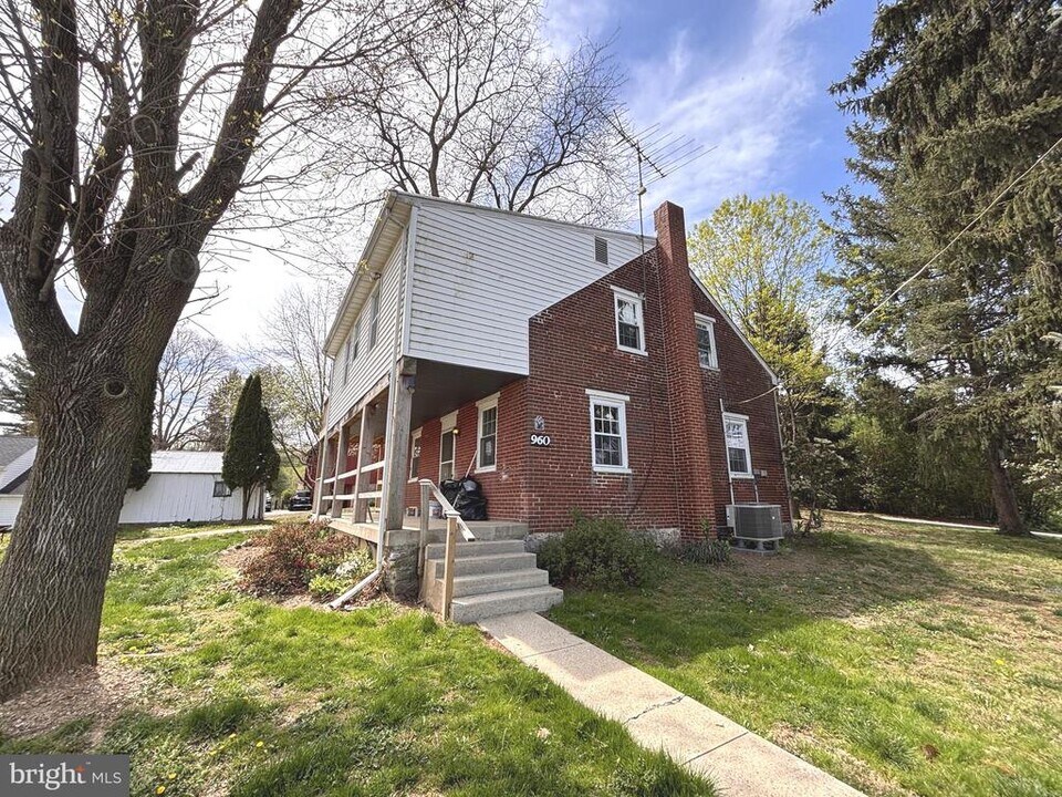 970 Disston View Dr in Lititz, PA - Building Photo