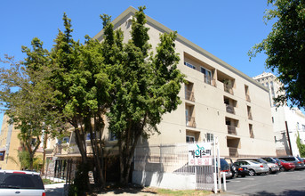 662 S St Andrews Pl in Los Angeles, CA - Building Photo - Building Photo