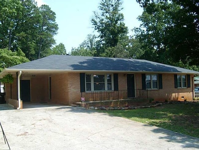 property at 13 Roving Rd