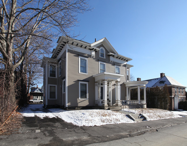 102 Prospect St in Waterbury, CT - Foto de edificio - Building Photo