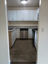 200 W Chestnut St, Unit 105 in Glendale, CA - Building Photo - Building Photo