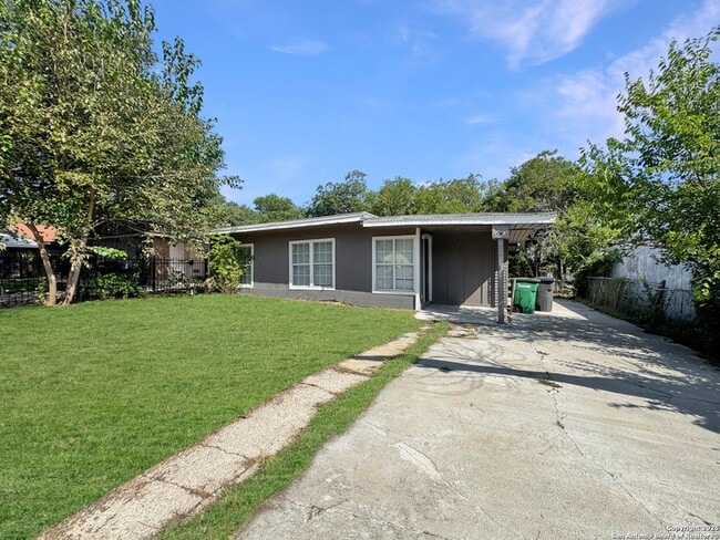 1611 La Manda Blvd in San Antonio, TX - Building Photo - Building Photo