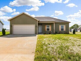 615 St George Wy in Franklin, KY - Building Photo