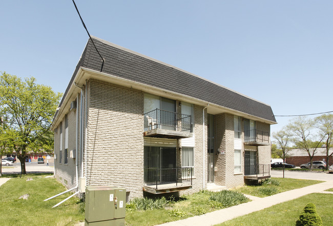 Rouge Creek Apartments in Redford, MI - Building Photo - Building Photo