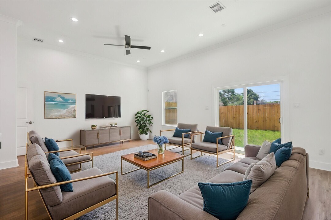 7358 Guadalcanal Rd in Houston, TX - Foto de edificio