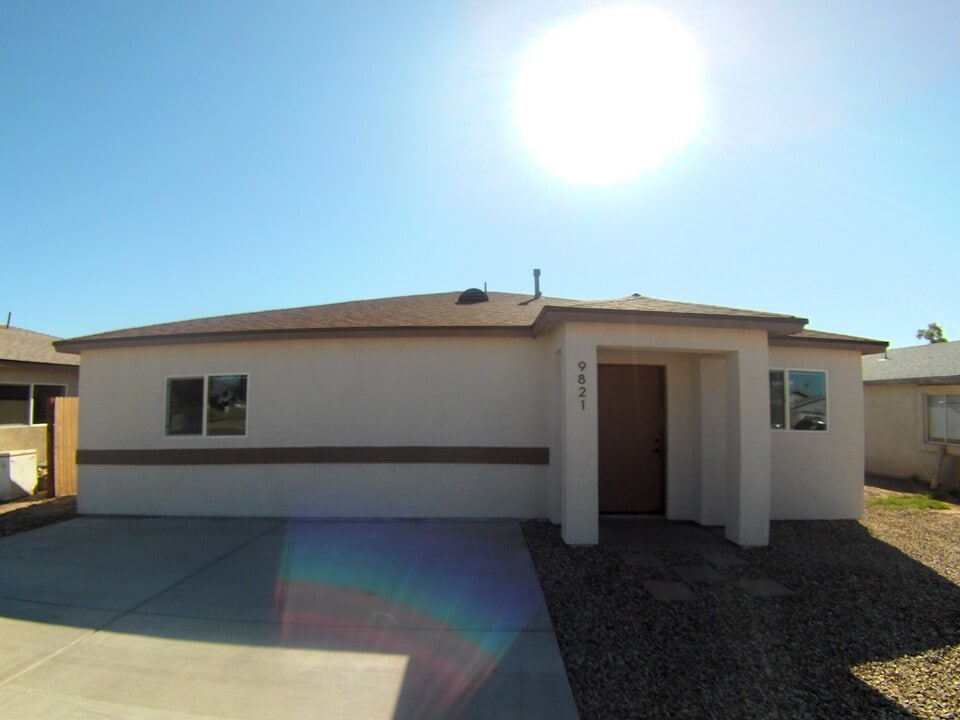 9821 S Phoenix Dr in Mohave Valley, AZ - Building Photo