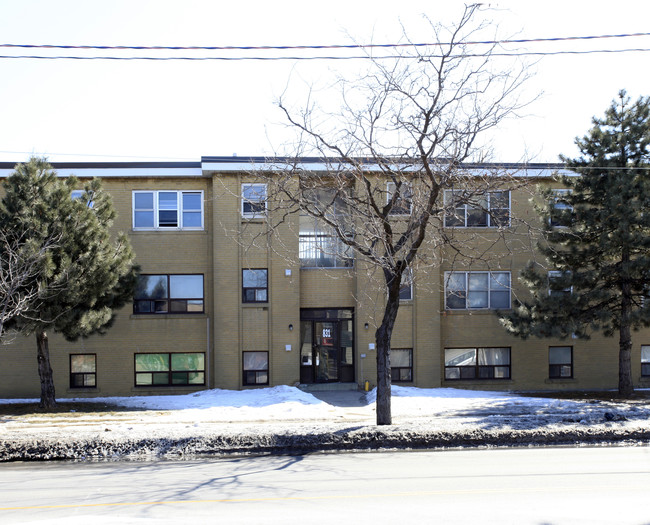 831 Wilson Ave in Toronto, ON - Building Photo - Lobby