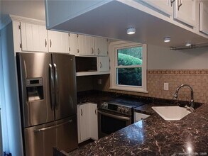 21 Maple Rd in Waterford, CT - Building Photo - Building Photo