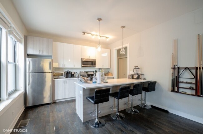 1203 W Addison St in Chicago, IL - Building Photo - Building Photo