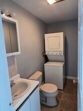 471 W Shore Rd in Warwick, RI - Building Photo - Building Photo