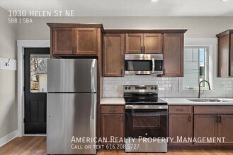 1030 Helen St NE in Grand Rapids, MI - Building Photo - Building Photo