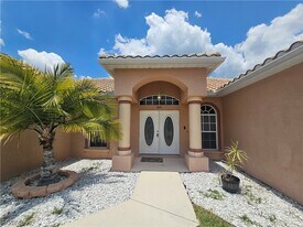 809 Lincoln Ave in Lehigh Acres, FL - Building Photo