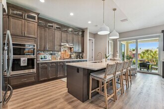 18 Franklin Ct S in St. Petersburg, FL - Building Photo - Building Photo