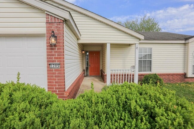 1205 Tunbridge Dr in Bentonville, AR - Foto de edificio - Building Photo