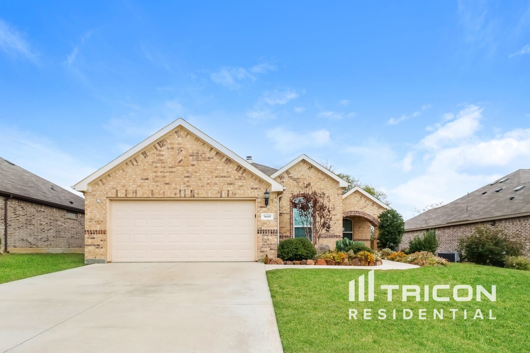 3600 Meadowtrail Ln in Denton, TX - Building Photo