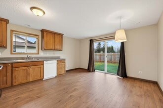 16905 NE 19th St in Vancouver, WA - Building Photo - Building Photo