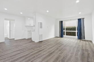 12TH1323 in Santa Monica, CA - Building Photo - Interior Photo