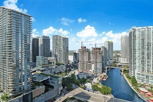 31 SE 5th St, Unit 3421 in Miami, FL - Building Photo