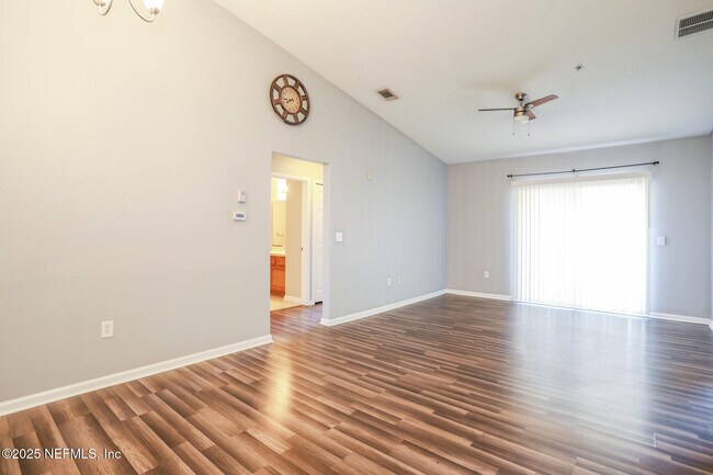 6860 Skaff Ave in Jacksonville, FL - Foto de edificio - Building Photo