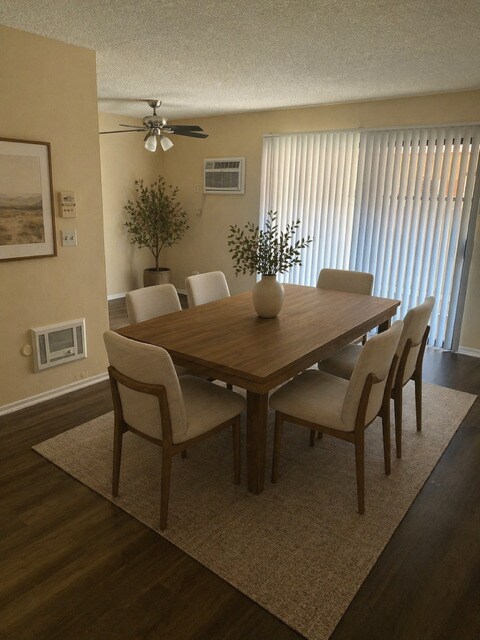 6134 Woodman Ave in Van Nuys, CA - Foto de edificio - Building Photo