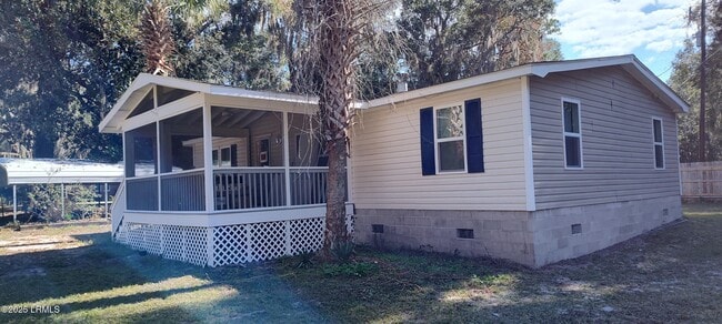 6 Hickory Hill Rd in Saint Helena Island, SC - Building Photo - Building Photo