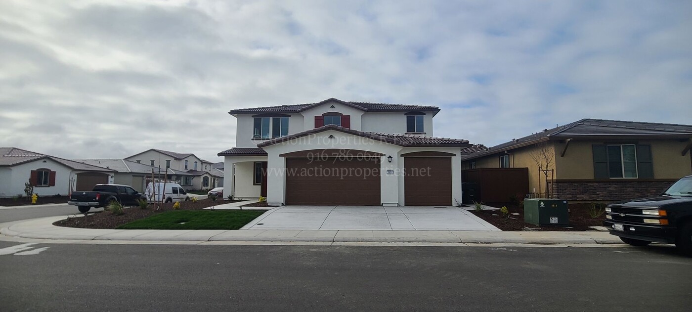 5400 Fandango Loop in Roseville, CA - Building Photo