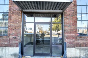 109 S Hayne St in Monroe, NC - Foto de edificio - Building Photo