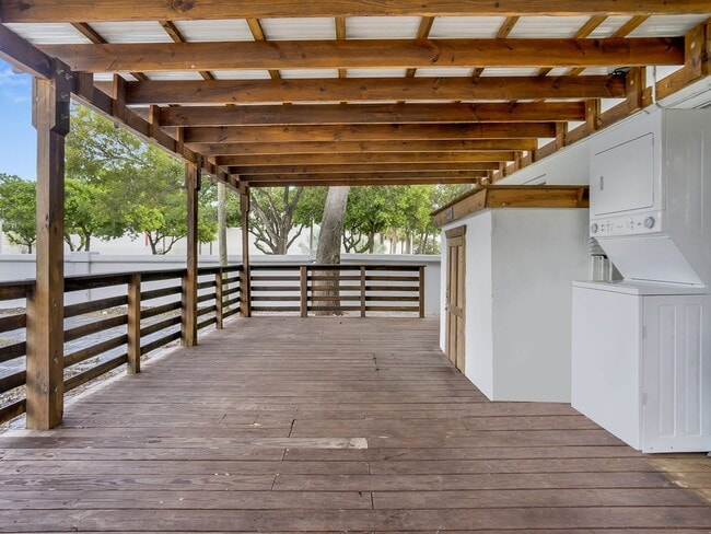 2055 NE 140th St in North Miami Beach, FL - Building Photo - Building Photo