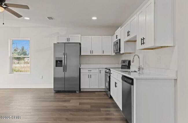 148 N Claire Dr in Panama City, FL - Building Photo - Building Photo