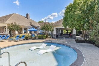 The Summit at Nashville West in Nashville, TN - Foto de edificio - Building Photo