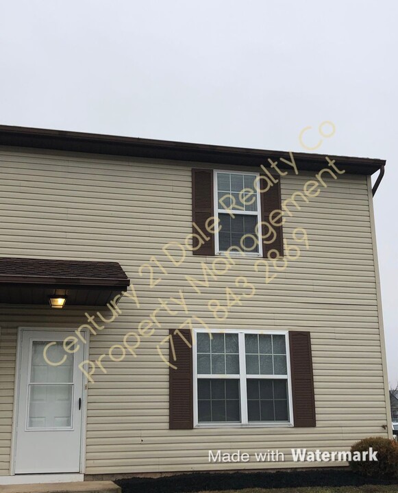 3106 Galaxy Rd in Dover, PA - Building Photo