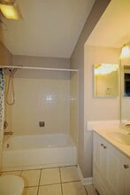 346 Wilmington Dr in Bartlett, IL - Building Photo - Building Photo